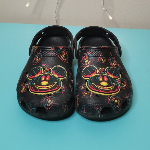 CROCS Other - Crocs size 6 kids Halloween